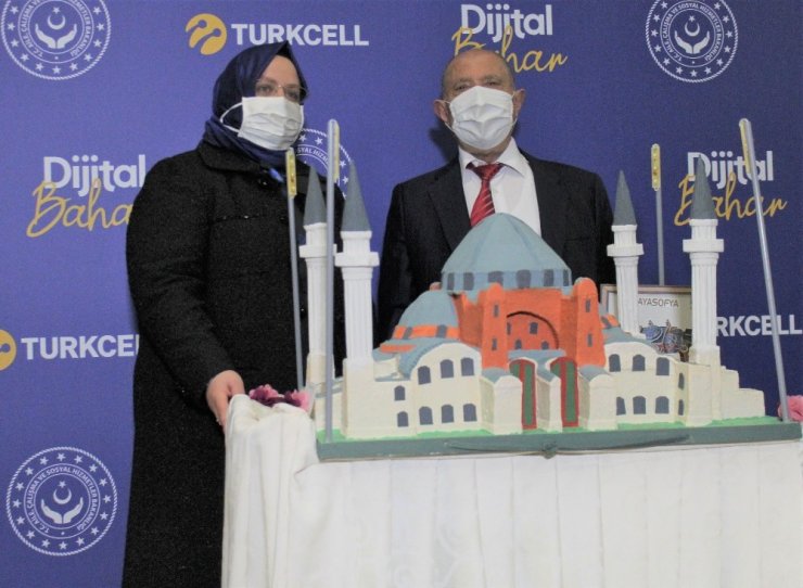 Turkcell tarafından hayata geçirilen “Dijital Bahar” projesi tanıtıldı