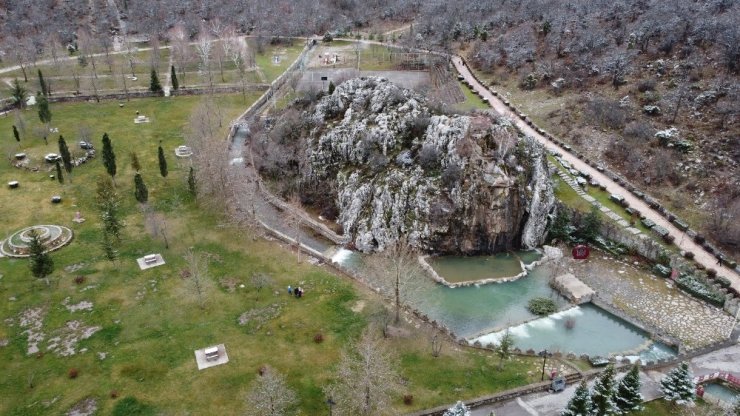 Toros Dağlarında yağışlar sonrası akan sular görsel şölen oluşturdu