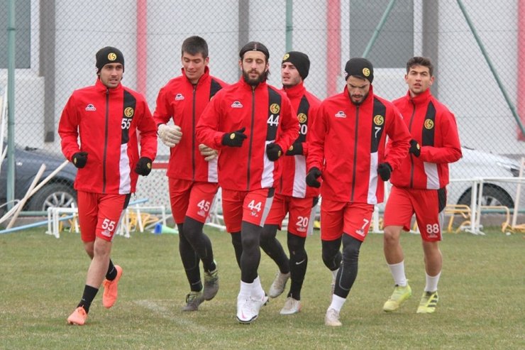 Eskişehirspor 3 günlük iznin ardından antrenmanlara başladı