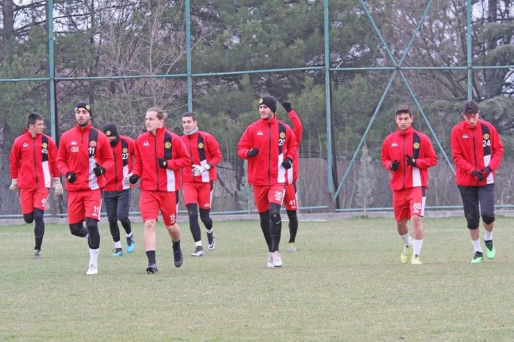 Eskişehirspor 3 günlük iznin ardından antrenmanlara başladı