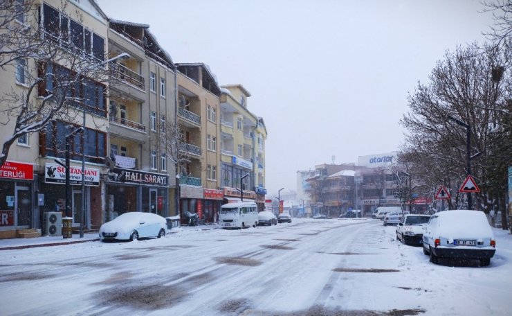 Beyaza bürünen kervansaraydan kartpostallık görüntüler