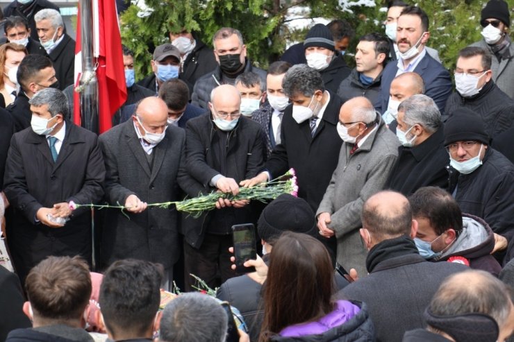 Muhsin Yazıcıoğlu kabri başında dualarla anıldı