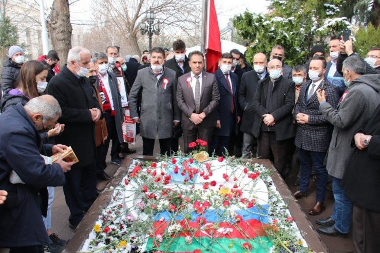 Muhsin Yazıcıoğlu kabri başında dualarla anıldı