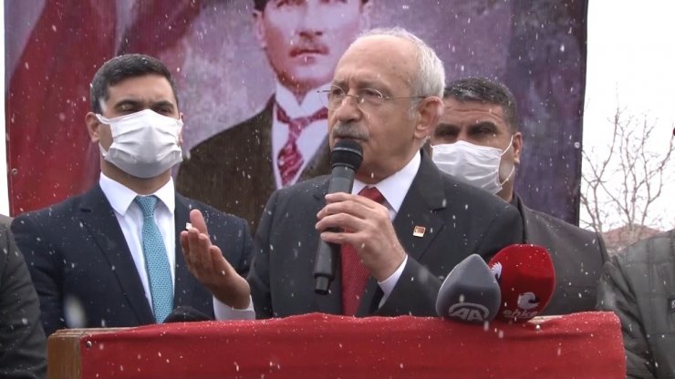 Kılıçdaroğlu’na "Kurban olurum" dedi, korumalar engelledi