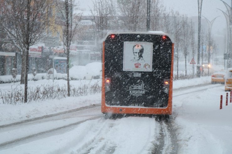 Kırşehir’de kar yağışı etkili oluyor