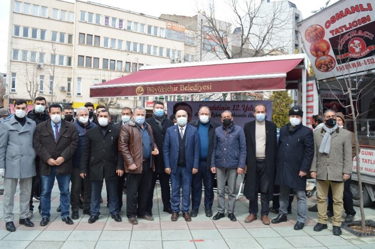 Eskişehir’de Muhsin Yazıcıoğlu için mevlit okundu, lokma dağıtıdı