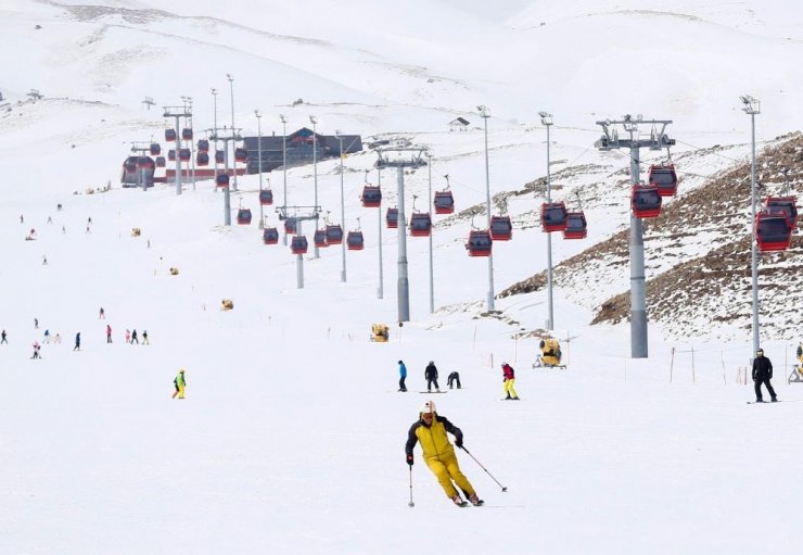 Erciyes’te kar kalınlığı 130 santimetreye yükseldi