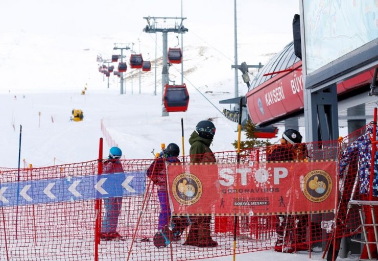 Erciyes’te kar kalınlığı 130 santimetreye yükseldi