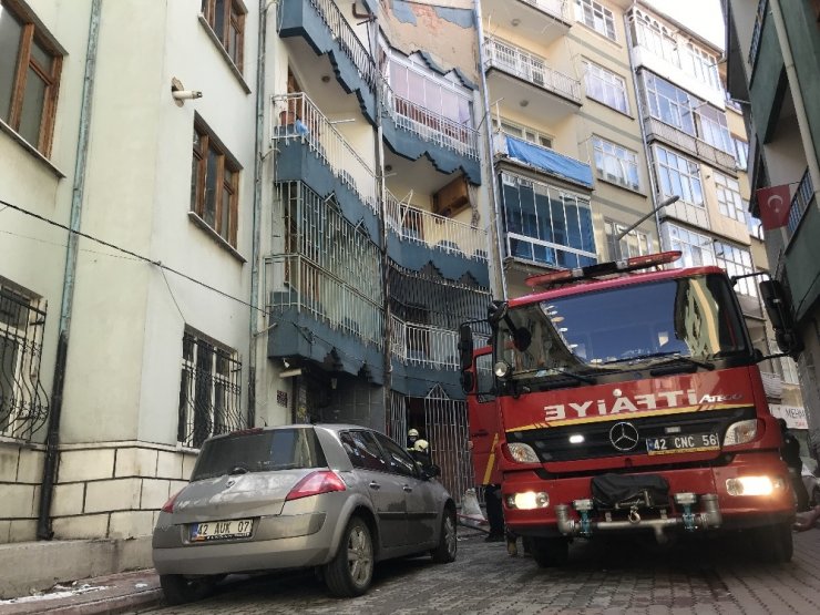 Konya’da apartman dairesinde çıkan yangın korkuttu