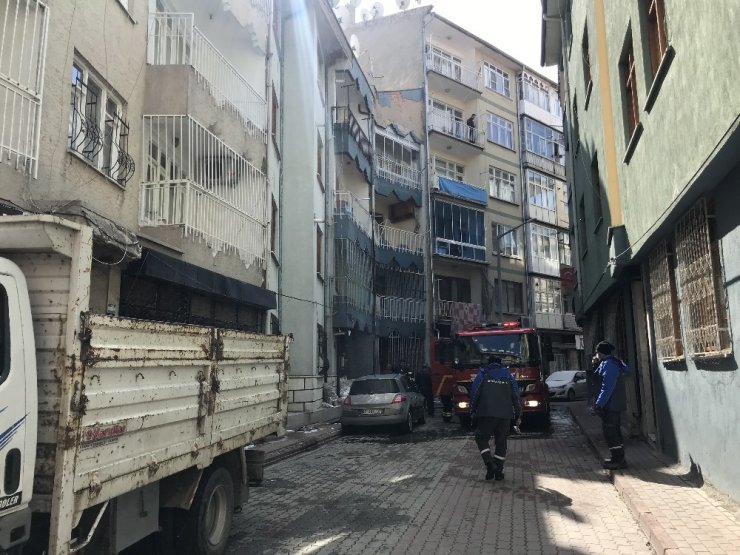 Konya’da apartman dairesinde çıkan yangın korkuttu