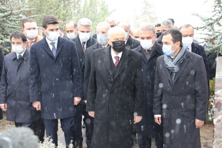 MHP lideri Bahçeli’den Alparslan Türkeş’in kabrine ziyaret