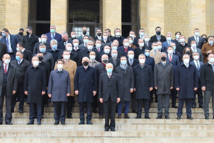 MHP lideri Bahçeli ve heyeti Anıtkabir’i ziyaret etti