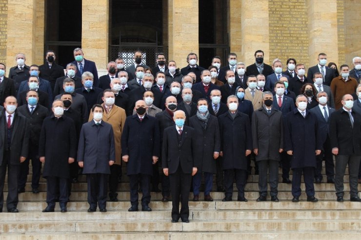 MHP lideri Bahçeli ve heyeti Anıtkabir’i ziyaret etti