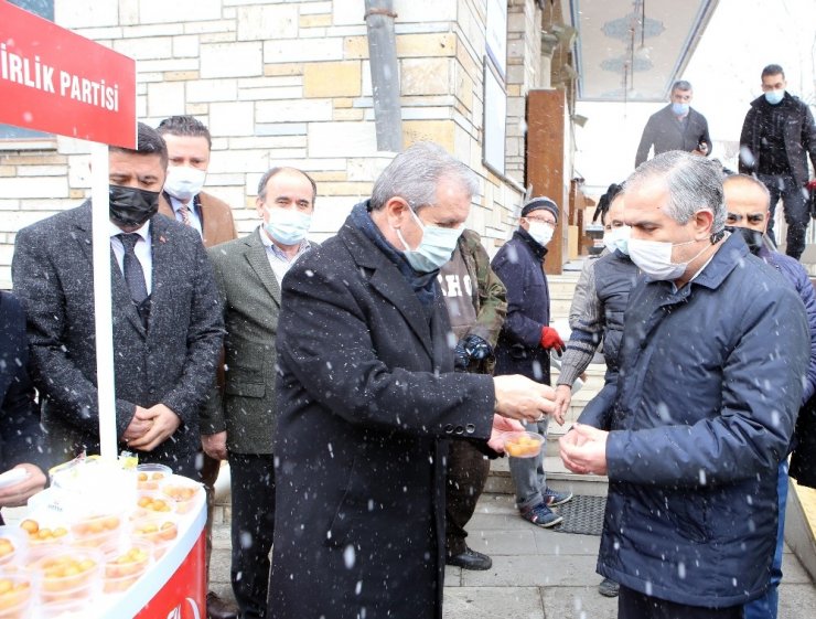 BBP, merhum Yazıcıoğlu için lokma dağıttı