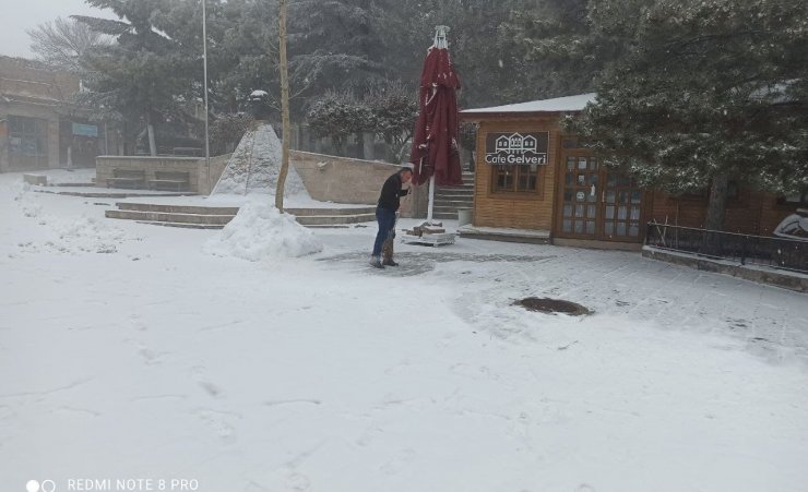 Aksaray’ın yüksek kesimlerinde kar etkisini sürdürüyor