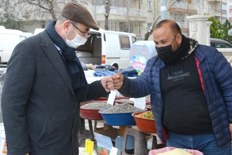 Belediye Başkanı Ekicioğlu, semt pazarı ve esnafların kandilini kutladı