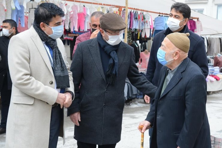 Belediye Başkanı Ekicioğlu, semt pazarı ve esnafların kandilini kutladı