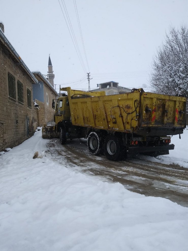 Büyükşehir, kapalı kırsal mahalle yolu bırakmadı