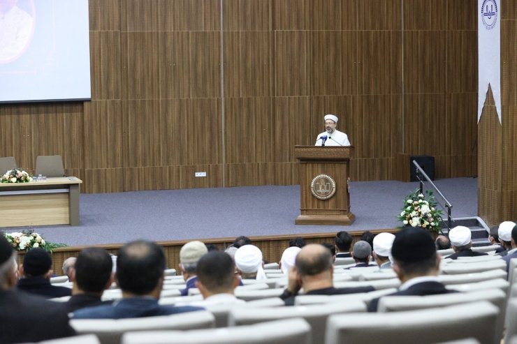 Diyanet İşleri Başkanı Erbaş, Diyarbakır’da STK temsilcileri ve kanaat önderleriyle bir araya geldi