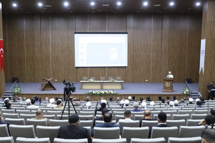 Diyanet İşleri Başkanı Erbaş, Diyarbakır’da STK temsilcileri ve kanaat önderleriyle bir araya geldi