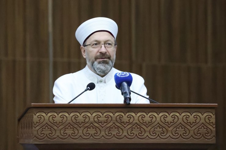 Diyanet İşleri Başkanı Erbaş, Diyarbakır’da STK temsilcileri ve kanaat önderleriyle bir araya geldi