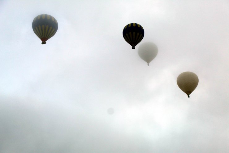 Kapadokya’da gökyüzü balonlarla buluştu