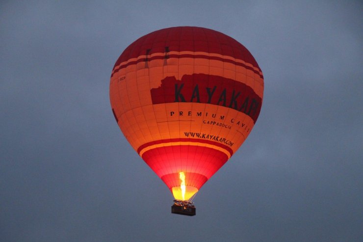 Kapadokya’da gökyüzü balonlarla buluştu