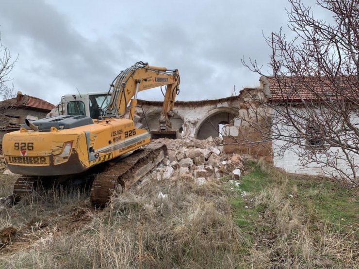 Nevşehir’de metruk binalar yıkılıyor