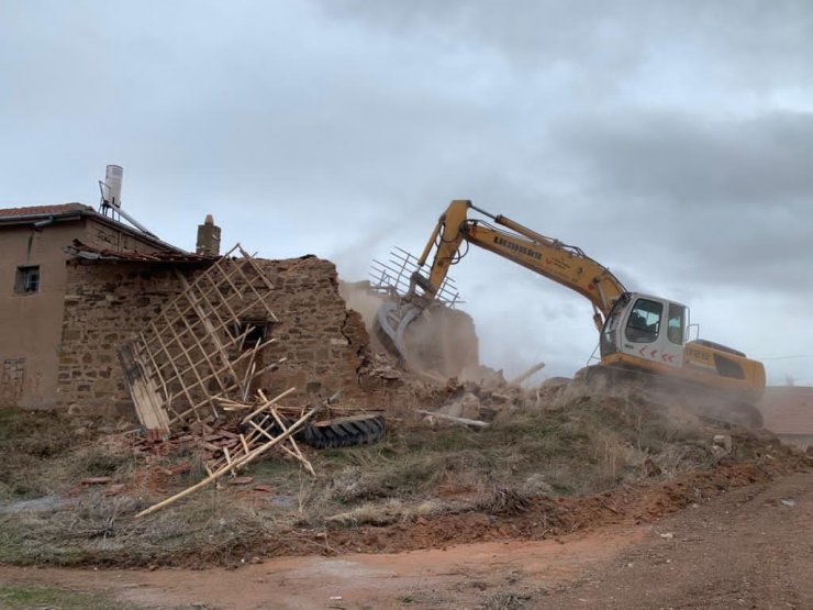 Nevşehir’de metruk binalar yıkılıyor