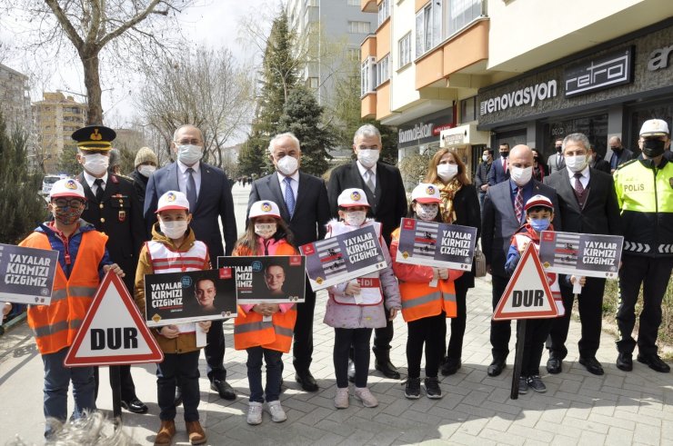 Eskişehir’de de yaya geçitleri kırmızıya boyandı