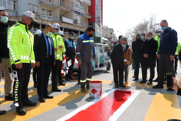 Niğde Valisi Yılmaz Şimşek, yayalar için kırmızı çizgiyi çizdi