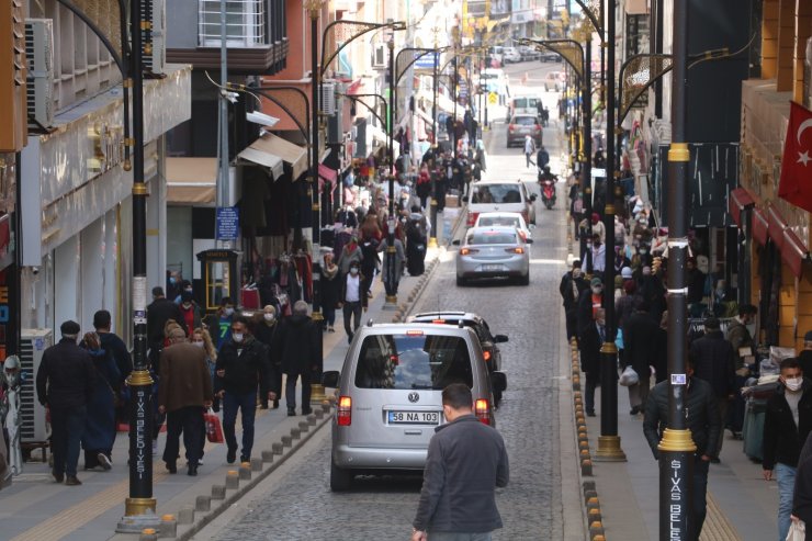 Yüksek riskli iller arasına giren Sivas’ta, validen ev hanımlarına çağrı