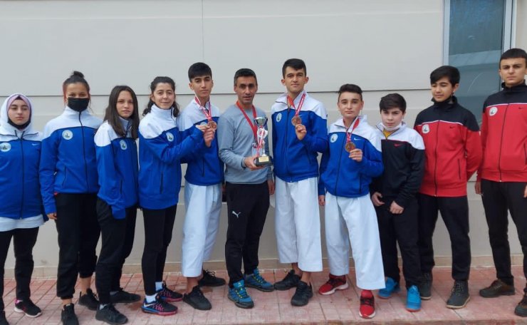 Sivas Belediyespor karate takımı Türkiye 3.’sü oldu