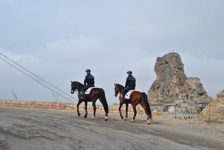 Kapadokya’da atlı jandarma ekipleri devriyeye başladı