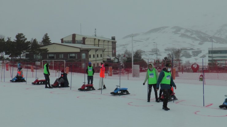 Erciyes’te ’Artık Çekilmez Oldun Kızak Yarışması’ eğlenceli dakikalar yaşattı