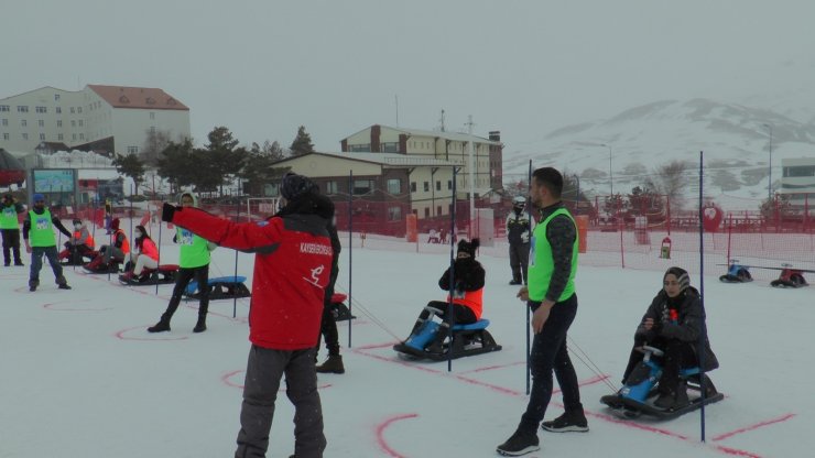 Erciyes’te ’Artık Çekilmez Oldun Kızak Yarışması’ eğlenceli dakikalar yaşattı