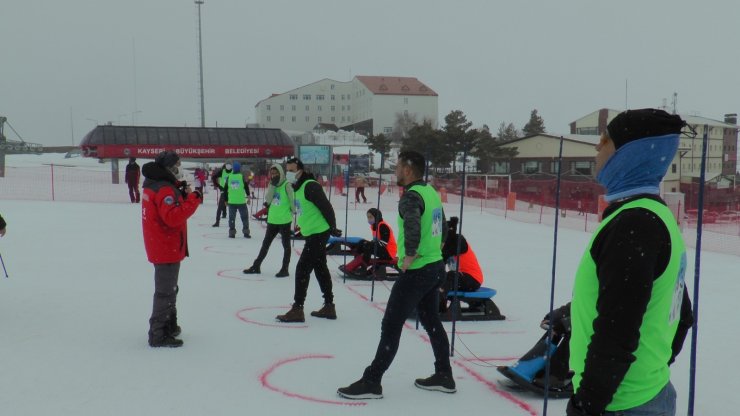 Erciyes’te ’Artık Çekilmez Oldun Kızak Yarışması’ eğlenceli dakikalar yaşattı