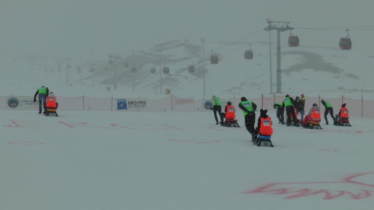 Erciyes’te ’Artık Çekilmez Oldun Kızak Yarışması’ eğlenceli dakikalar yaşattı