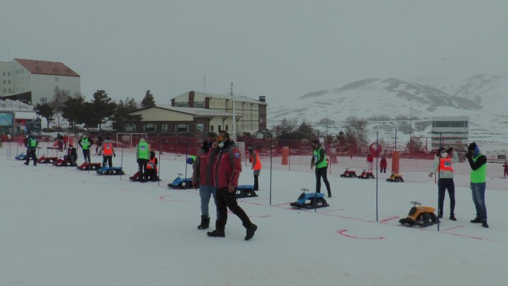 Erciyes’te ’Artık Çekilmez Oldun Kızak Yarışması’ eğlenceli dakikalar yaşattı