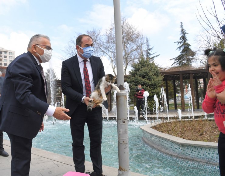 Başkan Büyükkılıç’tan otizmli Ayşe Nisa’ya ’kedi’ sürprizi