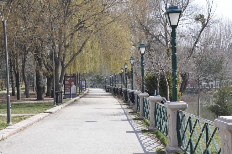 Boş kalan ünlü park sessizliğe büründü