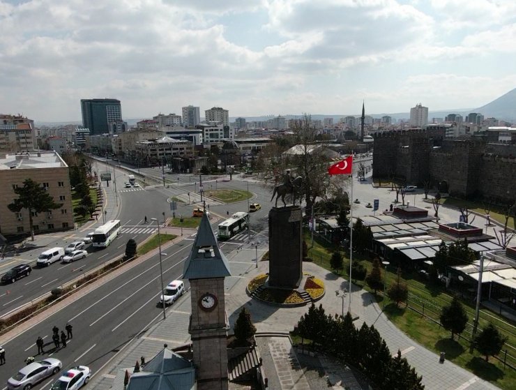 Kayseri’de 56 saatlik sokağa çıkma kısıtlamasında sakinlik hakim