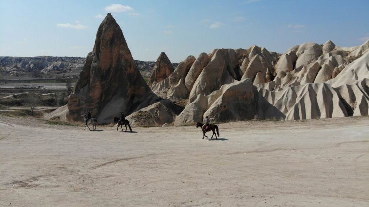 Kapadokya’da maske takmayan 37 turiste para cezası kesildi