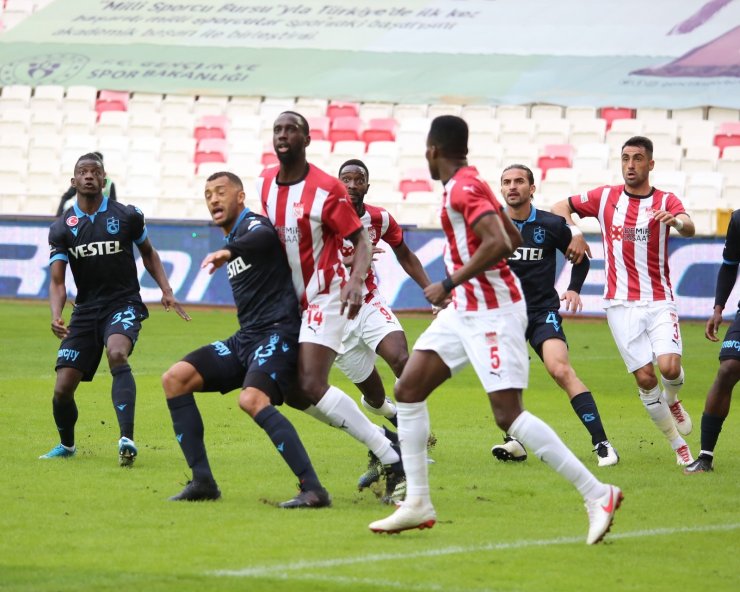 Süper Lig: DG Sivasspor: 0 - Trabzonspor: 0 (İlk yarı)