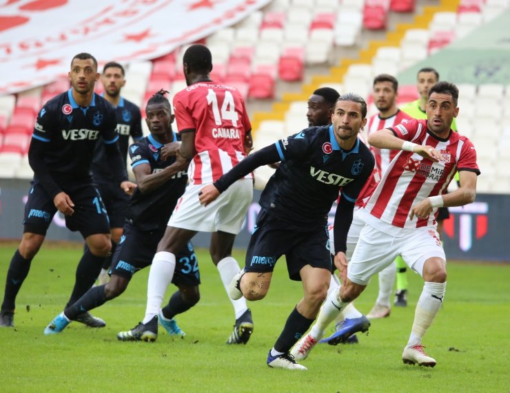 Süper Lig: DG Sivasspor: 0 - Trabzonspor: 0 (İlk yarı)