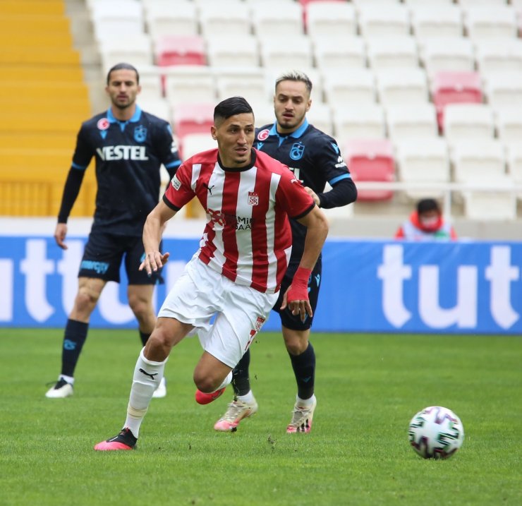 Süper Lig: DG Sivasspor: 0 - Trabzonspor: 0 (İlk yarı)