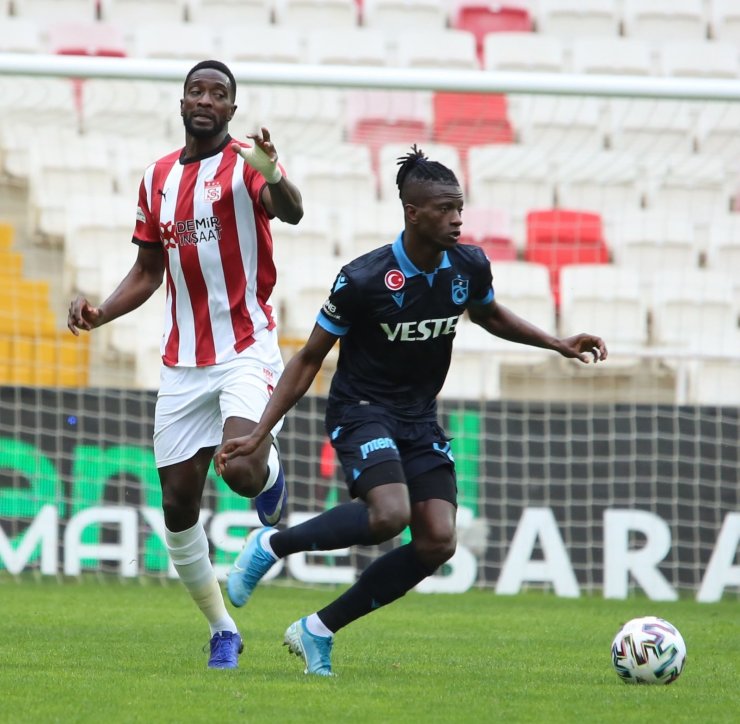 Süper Lig: DG Sivasspor: 0 - Trabzonspor: 0 (İlk yarı)