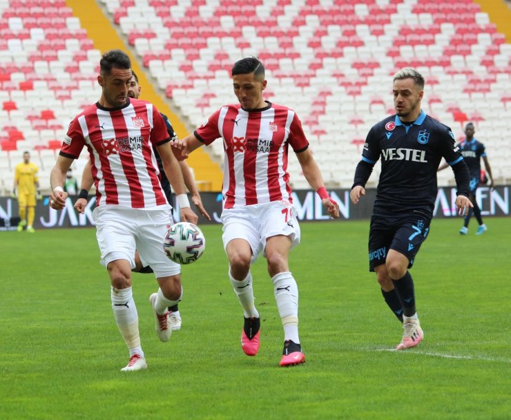 Süper Lig: DG Sivasspor: 0 - Trabzonspor: 0 (İlk yarı)