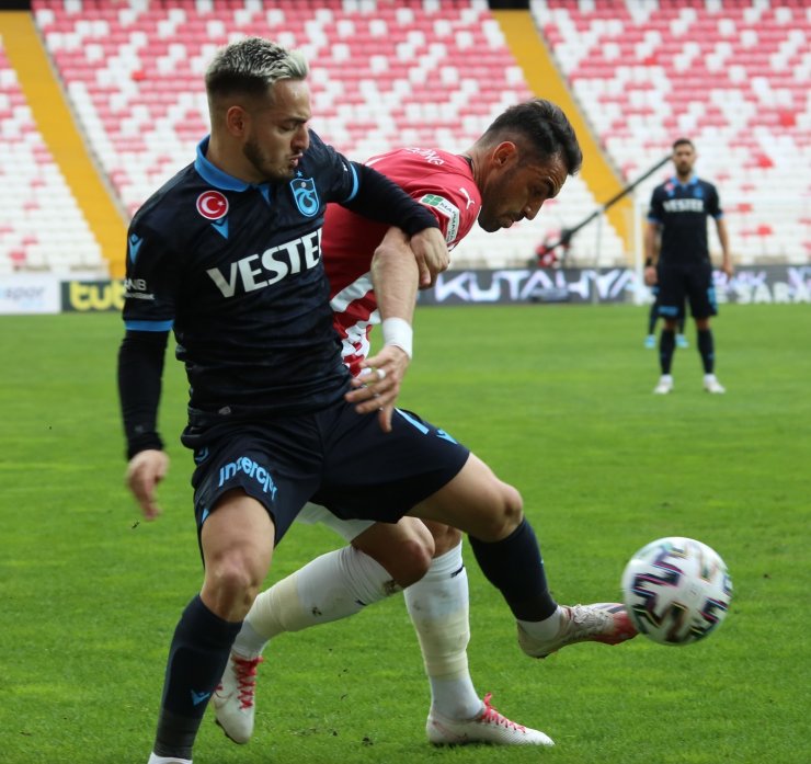 Süper Lig: DG Sivasspor: 0 - Trabzonspor: 0 (İlk yarı)