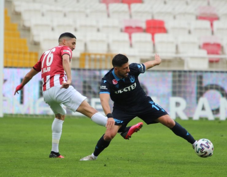 Süper Lig: DG Sivasspor: 0 - Trabzonspor: 0 (İlk yarı)